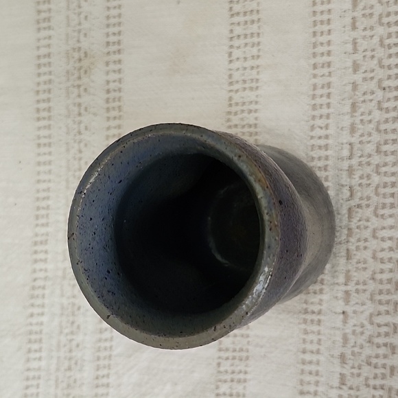 Hand thrown studio art pottery vase blue signed thumb spots 6 inches tall - Picture 4 of 4